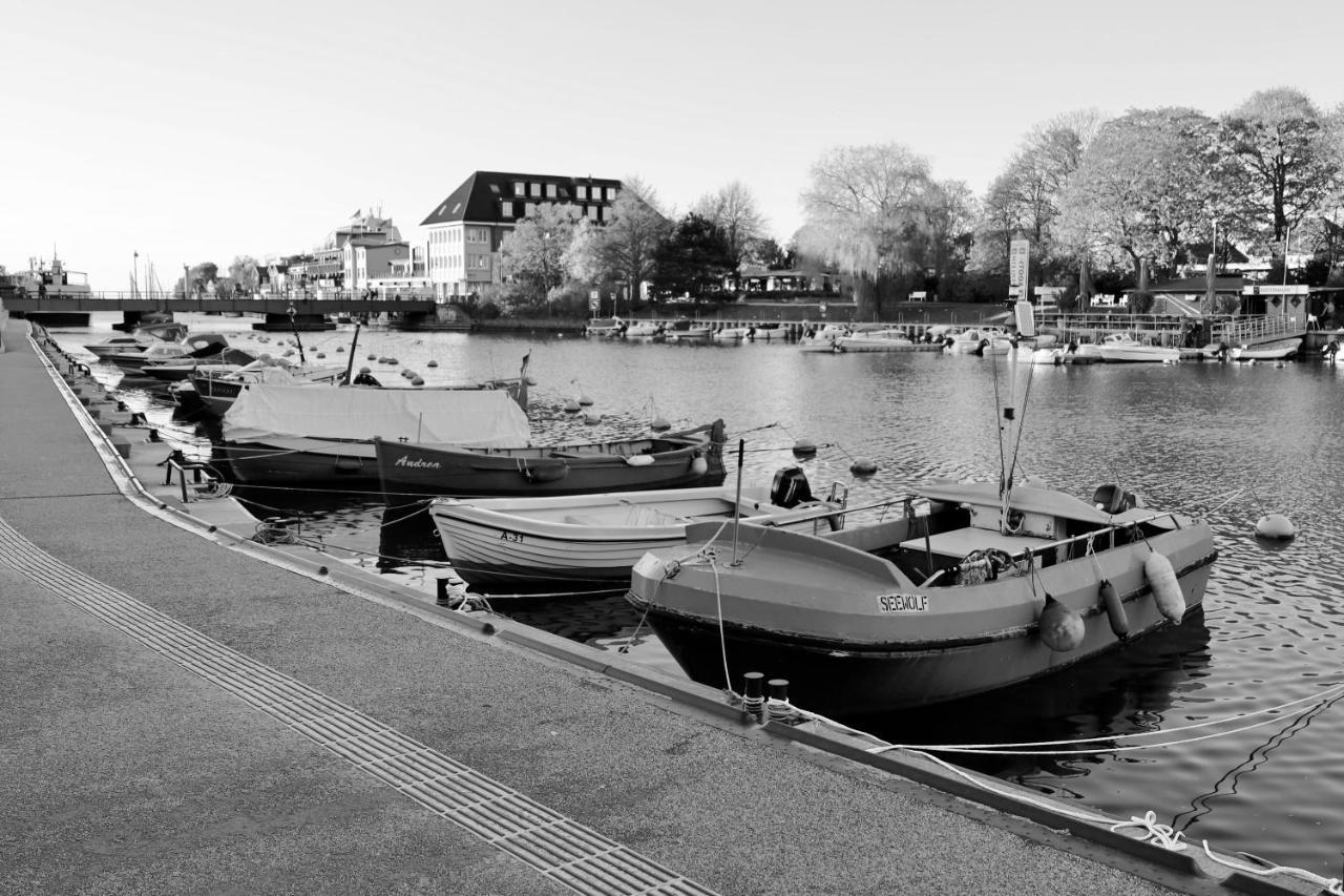 Ferienwohnungen -Am Strom 41- In Warnemuende Rostock Esterno foto